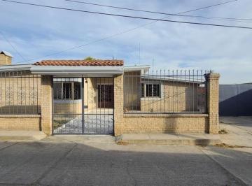Casa de 3 habitaciones, San Gregorio Atzompa · Casa en Venta con 1,362 m² de Terreno y Bodegas en Chipilo
