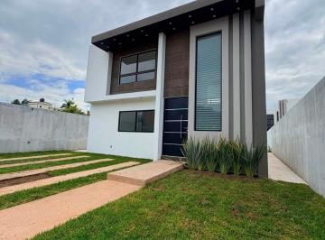 Casa · 215m² · 4 Recámaras · 2 Estacionamientos · Casa - Fraccionamiento Altos de Oaxtepec