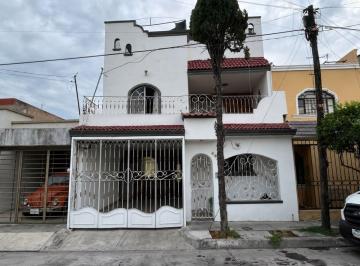 Casa de 2 habitaciones, San Pedro Tlaquepaque · Casa en Venta en Jardines de La Paz, Tlaquepaque, Jalisco.