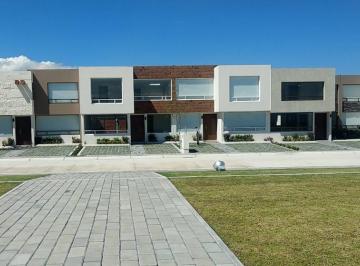 Casa de 3 habitaciones, Calimaya · Remate Hipotecario en Franccionamiento Lomas Virreyes.