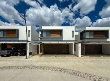 Casa en condominio · 200m² · 3 Recámaras · 2 Estacionamientos · Casa Amueblada en Renta en Punta Dorada Residencial