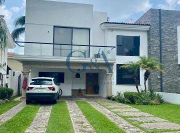 Casa de 3 habitaciones, Zapopan · Casa en Venta Dentro de Coto en Valle Real