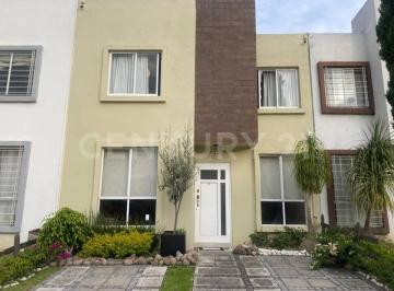 Casa · 95m² · 3 Recámaras · 2 Estacionamientos · Casa Amueblada en Renta con Jardín, Pérgola y Vigilancia - San Pedro Cholula