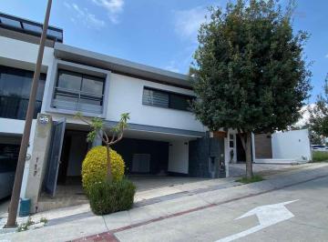Casa · 215m² · 3 Estacionamientos · Casa en Venta Punta Marsella, Doble Altura, 3 Recms, Aires Acondicionados, Etc.