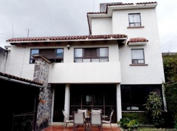 Casa de 6 habitaciones, Xalapa · Excelente Propiedad en Clavijero. 2 Casas, Jardín y Cochera Para 8 Autos.