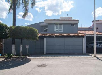 Casa de 3 habitaciones, Zapopan · Casa en Venta en Bugambilias Primera Sección, Zapopan
