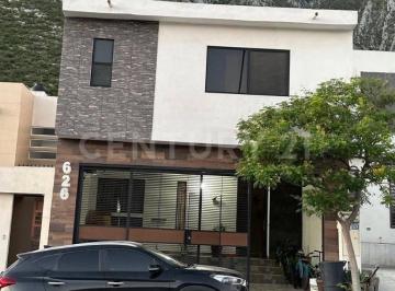 Casa · 204m² · 3 Recámaras · 2 Estacionamientos · Casa en Venta | Santa Catarina | Nuevo Leon