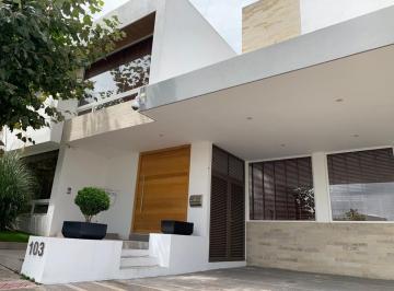 Casa · 625m² · 3 Recámaras · 3 Estacionamientos · Casa en Club de Golf La Loma