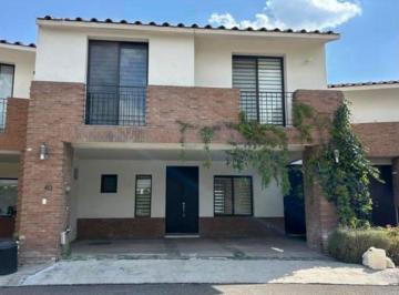 Casa de 3 habitaciones, Querétaro · Casa en Renta en Triana