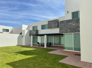 Casa · 300m² · 3 Recámaras · 3 Estacionamientos · Casa en Alquerías de Pozos