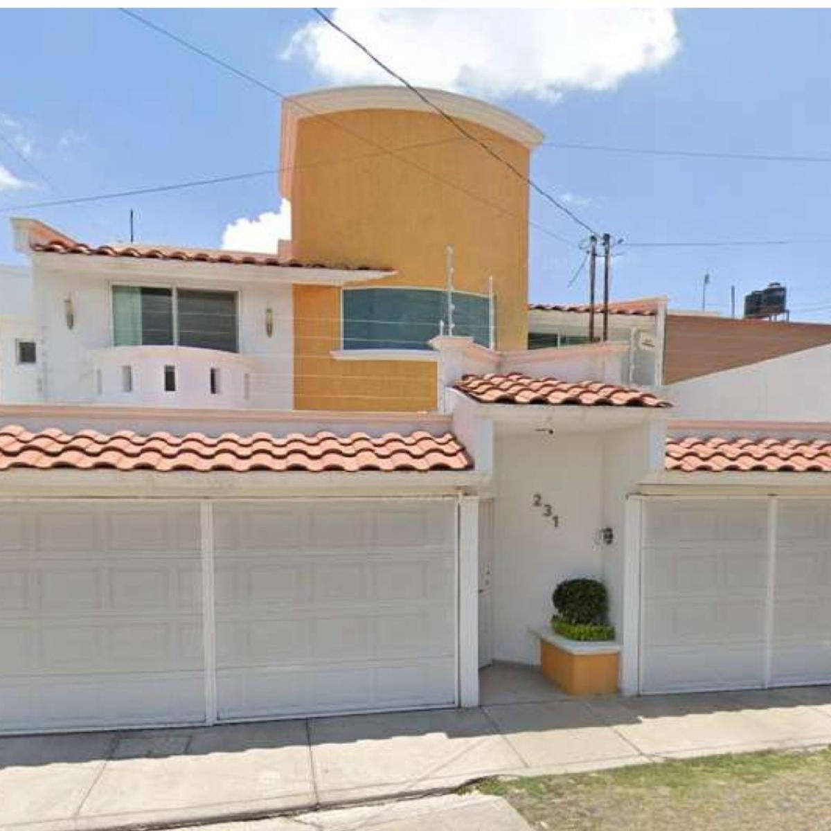 Clearance Sale! House in Santiago de Querétaro, Querétaro: Investment Opportunity with High Appreciation Potential