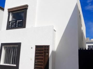 Casa · 92m² · 3 Recámaras · 2 Estacionamientos · Venta de Casa en Fraccionamiento Molino de Agua.