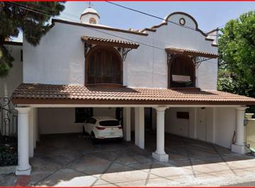 Casa de 5 habitaciones, San Pedro Garza García · Casa de 836 m² con 5 Recámaras en Venta en Bosques del Valle