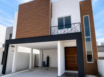 Casa · 316m² · 3 Recámaras · 4 Estacionamientos · Casa en Ena en Zona Cantera