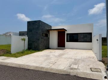 Casa · 105m² · 2 Estacionamientos · Lomas de La Rioja Casa en Venta de un Piso en Puerta de Alcala