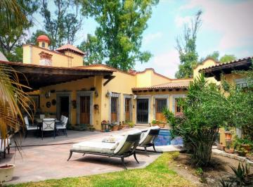 Casa de 5 habitaciones, Querétaro · Residencia Frente Al Club de Golf con Alberca, Cancha de Squash y 5 Recamaras, Viilas del Meson