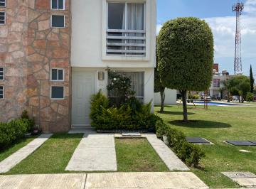 Casa de 3 habitaciones, Cuautlancingo · Casa Renta en Fracc. con Alberca Habitacion en Planta Baja Cuautlancingo