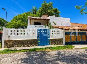 Casa · 236m² · 3 Recámaras · 2 Estacionamientos · Casa en Venta en Comala