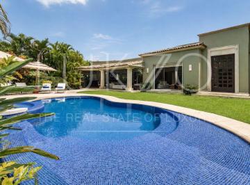Casa de 5 habitaciones, Cuernavaca · Casa de 800 m² con 5 Recámaras en Venta en Real Las Quintas, Cuernavaca