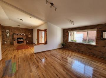 6a28475485948588655c607c8aeadba4b708e33b3a326d5a724d06a7d9196172 · Casa Venta / Renta en La Cañada Juriquilla de un Nivel y 5 Recámaras.