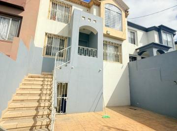 Casa de 3 habitaciones, Tijuana · Casa Amplia y con 1 Recamara 1 Baño en Primer Piso en Anexa Buena Vista a Minutos de Ambas Garitas