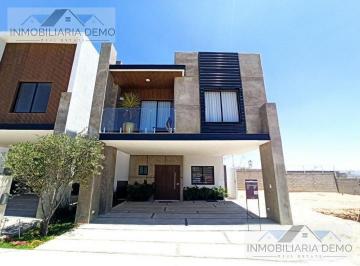 Casa · 350m² · 2 Recámaras · 2 Estacionamientos · Casa en Venta en La Fina, Monterrey, Nuevo León
