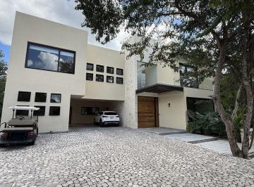 60ded03f461e427d7aee2deaa158bec86c6a258271d35617ae070e44a9a7fa3a · Casa en Venta con Vista Al Campo de Golf, Hoyo 7, en El Yucatán Country Club