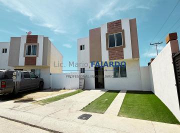 Casa de 3 habitaciones, Tijuana · Hermosa Casa con Terreno Excedente en Viñas del Mar.