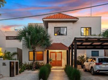 Front of the villa · Luxury Villa For Sale/ Puerto Aventuras Golf Club/ Residencia de Lujo en Venta