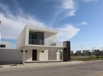 Casa · 226m² · 4 Recámaras · Casa Nueva en Fraccionamiento Villas del Renacimiento en Torreón Coahuila