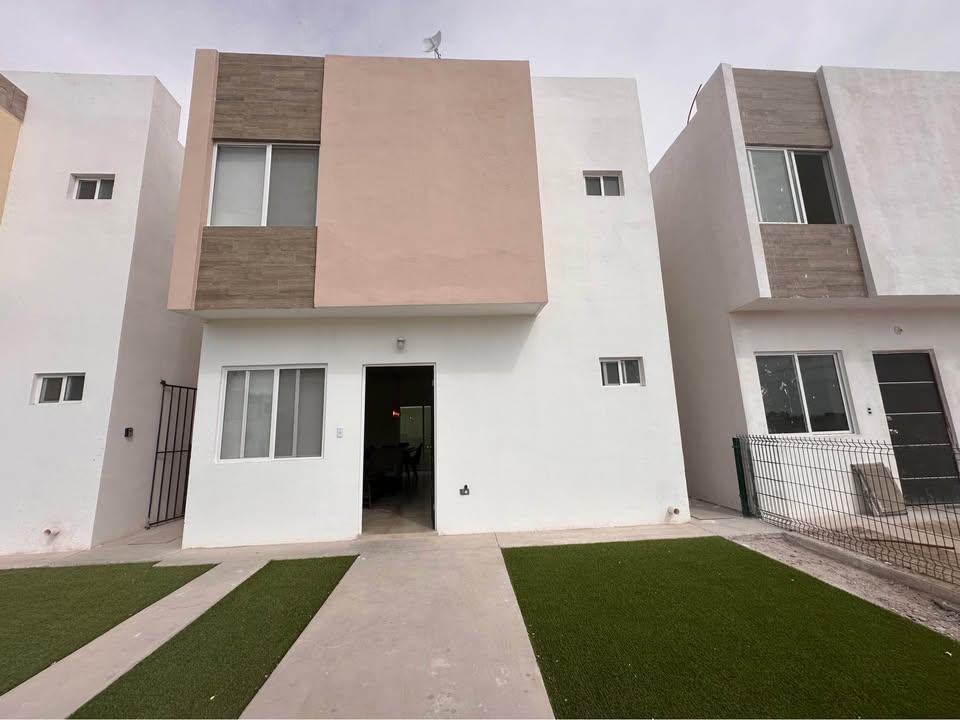Two-Story House for Sale with 3 Bedrooms in Las Canteras Residential Area, Torreón