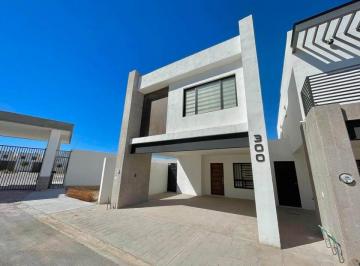 Casa · 158m² · 2 Recámaras · 2 Estacionamientos · Casa 3 Recámaras con Cocina Independiente y Amplio Patio en viñedos, Torreón