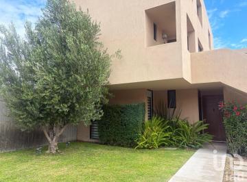 Casa · 110m² · 2 Recámaras · 2 Estacionamientos · Casa en Renta de Una Planta en Altos Juriquilla Queretaro Queretaro