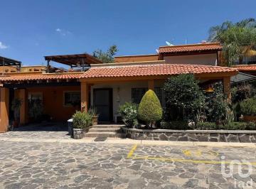 Casa · 318m² · 3 Recámaras · 3 Estacionamientos · Casa en Venta en Ajijic