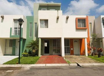 Casa de 3 habitaciones, San Pedro Tlaquepaque · Casa en Venta en Fracc. Loreto