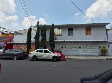 Casa de 5 habitaciones, Nezahualcóyotl · Casa en Venta con Locales Comerciales