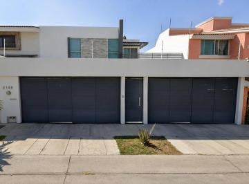 Casa de 4 habitaciones, Zapopan · Venta de Casa en Colonia Bugambilias, Zapopan, Jalisco