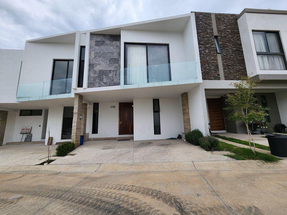 House for Rent in Capital Norte, Inside Coto Alicante