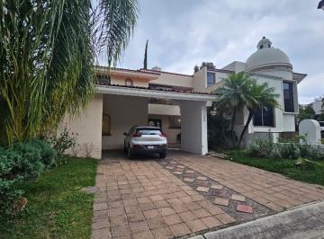 Casa · 450m² · 3 Recámaras · 4 Estacionamientos · Casa en Renta en Puerta de Hierro Zapopan