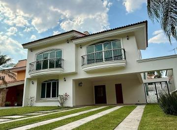 Casa de 4 habitaciones, Zapopan · Lujosa y Amplia Casa en Valle Real 4 Rec. Sobre San Arturo