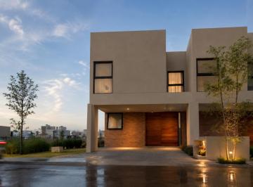 Casa de 3 habitaciones, Corregidora · Casa en Venta en Residencial Santa Fe, 3 Recámaras, Jardín, Sala Tv, Hermosa!