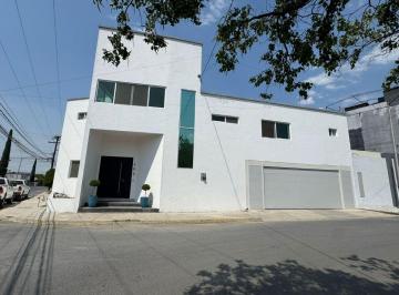 Casa de 5 habitaciones, Guadalupe · Casa con Alberca en Venta en Valle del Contry en Guadalupe Nuevo León