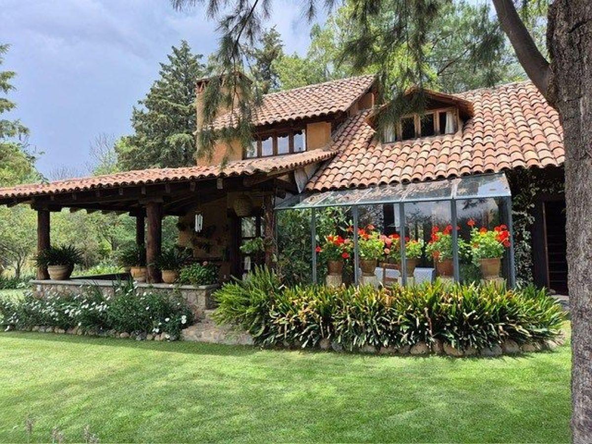 Cozy Rental House in La Tejeria Tapalpa with Spacious Garden