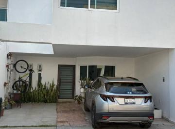 Casa · 187m² · 3 Recámaras · 2 Estacionamientos · Casa Venta en Fracc. Cima Diamante