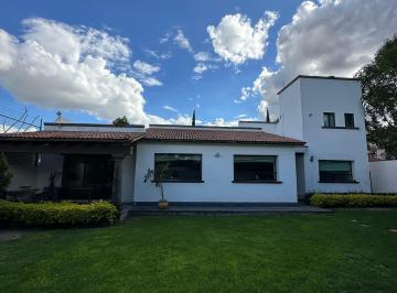 Casa de 4 habitaciones, Querétaro · Residencia Sobre Paseo Jurica en 1 Solo Nivel — 1,000 m² de Terreno