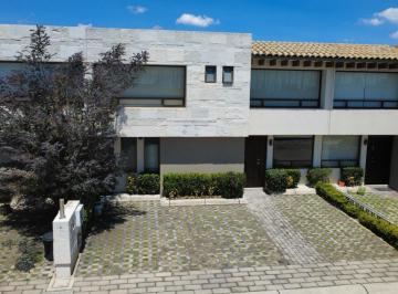 Casa · 234m² · 3 Recámaras · 3 Estacionamientos · Casa en Venta en Calimaya, Lomas Virreyes.