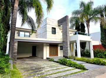 Casa de 3 habitaciones, Zapopan · Casa de 547 m² con 3 Recámaras en Venta en Las Cañadas