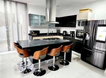 Casa de 4 habitaciones, Zapopan · Casa de 477 m² con 4 Recámaras en Venta en Las Cañadas