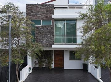 Casa en condominio · 211m² · 4 Recámaras · 2 Estacionamientos · Casa Venta La Cima Zapopan Coto H