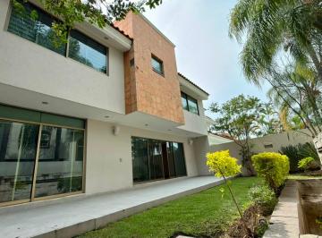 Casa de 4 habitaciones, Zapopan · Renta Casa Amplia en Valle Real 4 Rec + Servicio